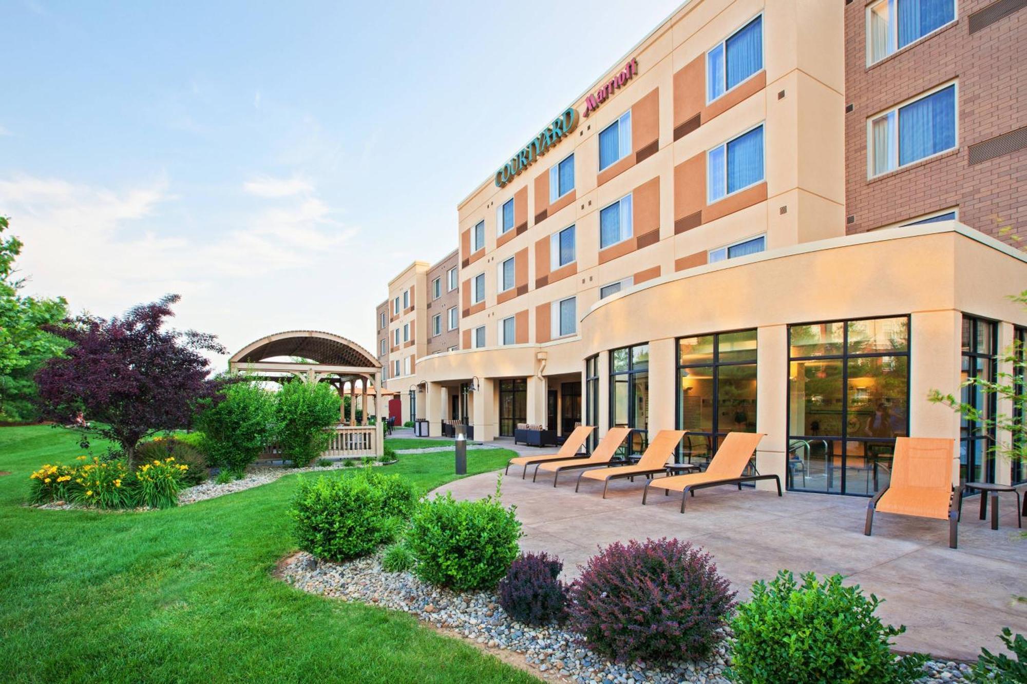 Courtyard Louisville Northeast Kültér fotó